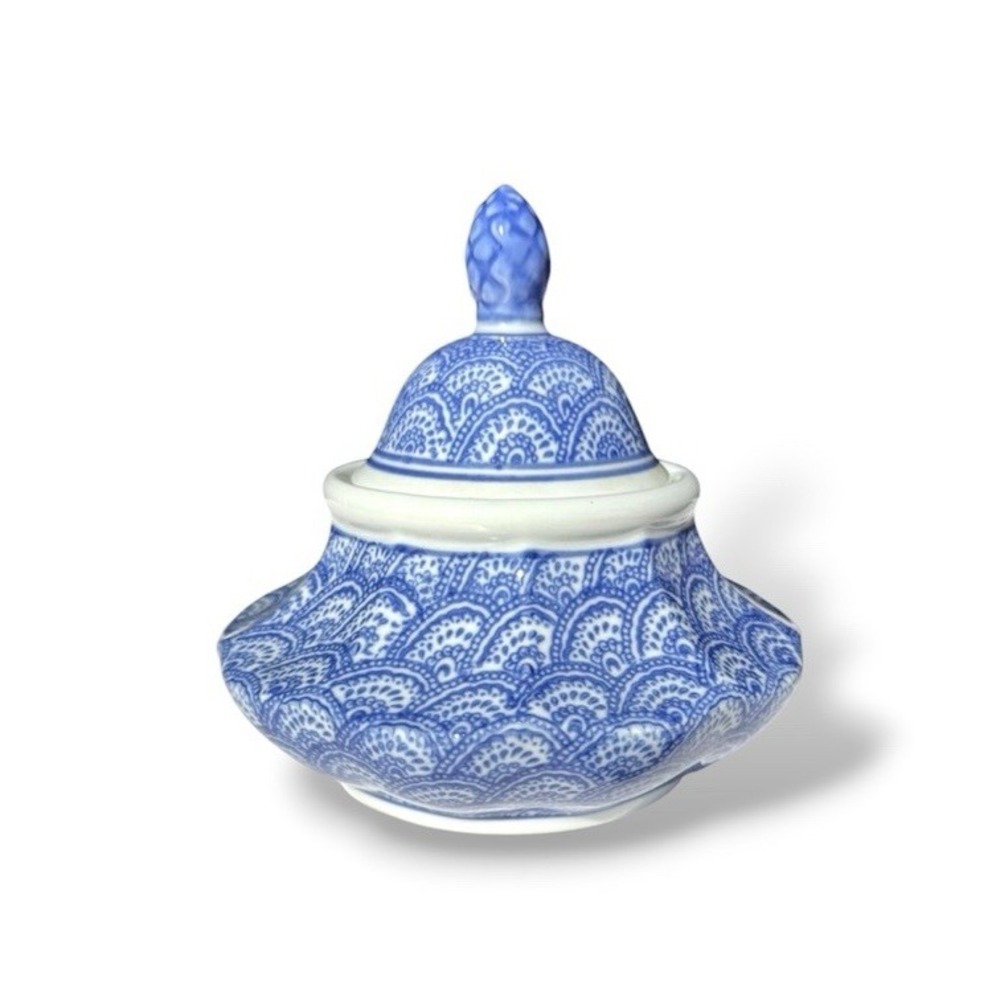 Bombay Company Vintage Blue White Porcelain Ginger Jar Urn With Lid Flow Blue